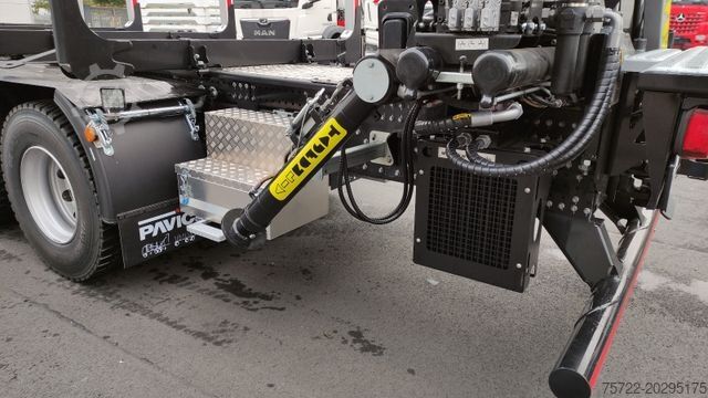 Holztransporter LKW MAN TGX 33.510 6x4 BL/KRAN TAJFUN LIV ODER EPSILON