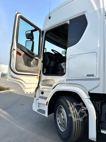 Vrachtauto met open laadbak SCANIA R 560 6x2-4/BAUSTOFFFAHRZEUG/KRAN FASSI F255RA