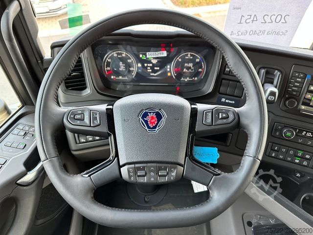 Vrachtauto met open laadbak SCANIA R 560 6x2-4/BAUSTOFFFAHRZEUG/KRAN FASSI F255RA