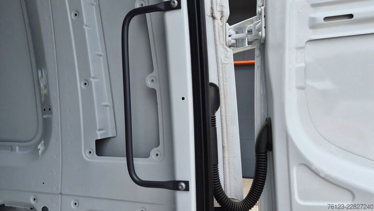High top van MERCEDES-BENZ Sprinter III Kasten  519 CDI RWD 4x 4 Allrad