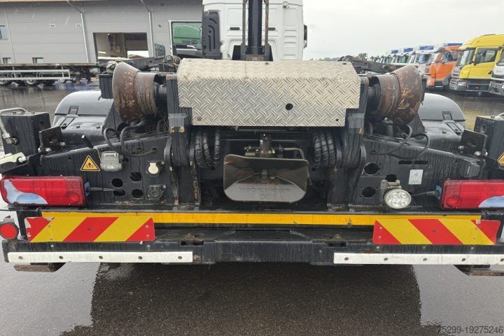 Haakarm vrachtwagen MAN TGS 34.420 8×2 M-TEC Silosteller / Swiss-Vehicle