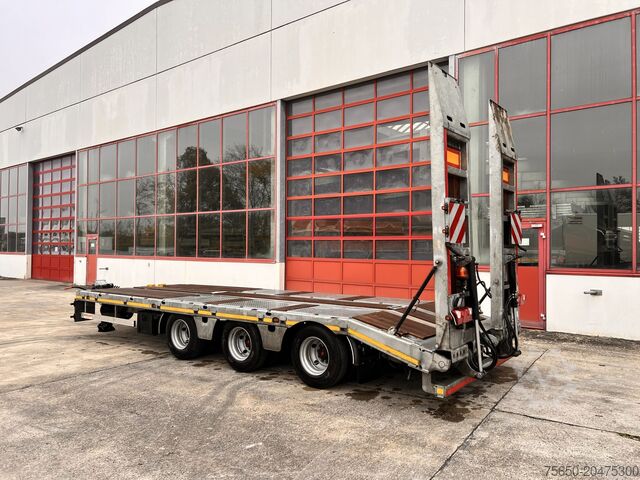 Ρυμουλκούμενο χαμηλού φορτίου Möslein TTA33 Schwebheim  31 t Tridemtieflader gelenkt, Neuwertig