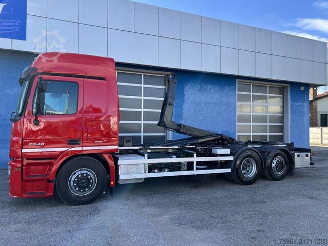 Kampós konténerszállító teherautó Mercedes-Benz Actros 2548