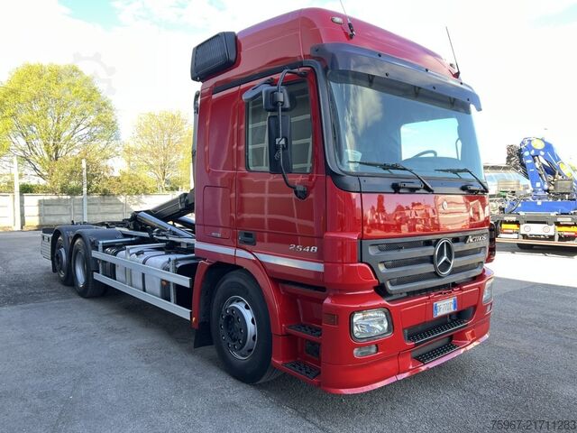 Kampós konténerszállító teherautó Mercedes-Benz Actros 2548
