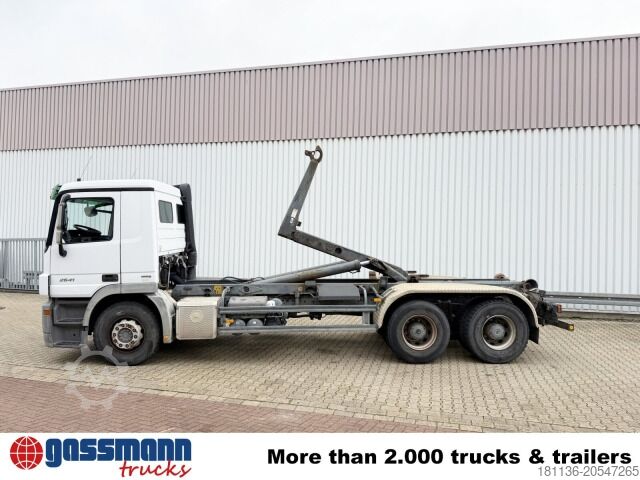 Hákový nosič kontejnerů Mercedes-Benz Actros 2641 6x4