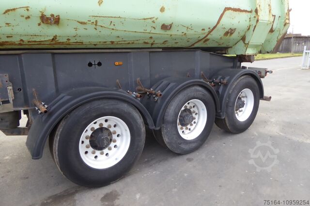 Autocarro con cassone ribaltab Carnehl CHKS/HH Stahlrundmulde