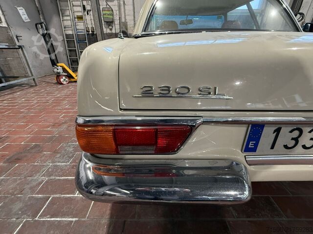 Oldtimer Mercedes-Benz 230 SL Pagode W113