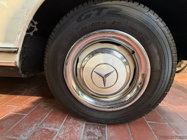 Oldtimer Mercedes-Benz 230 SL Pagode W113