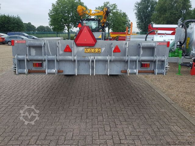 Vozilo za prevoz automobila  mobiele  Aagomac slootbrug