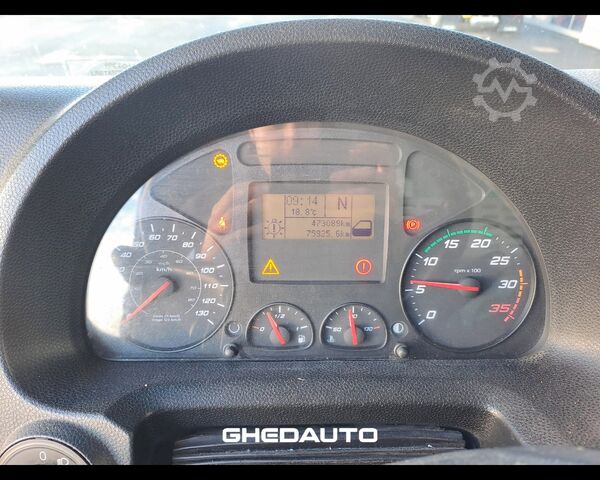 Tractora standard IVECO EUROCARGO 180E28 CON GRU PM E CASSONE FISSO