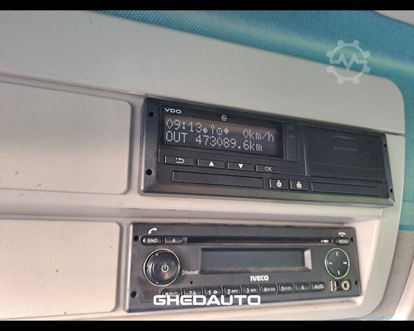 Tractora standard IVECO EUROCARGO 180E28 CON GRU PM E CASSONE FISSO