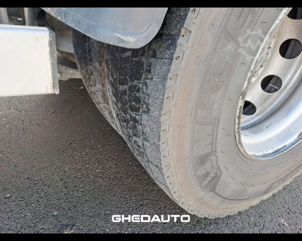 Tractora standard IVECO EUROCARGO 180E28 CON GRU PM E CASSONE FISSO