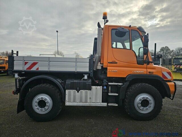 Caminhão para fins especiais Unimog U423 Front Zapfwelle + Arbeitsplatte + EasyDrive