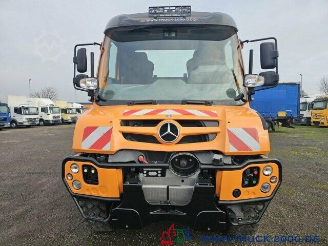 Caminhão para fins especiais Unimog U423 Front Zapfwelle + Arbeitsplatte + EasyDrive