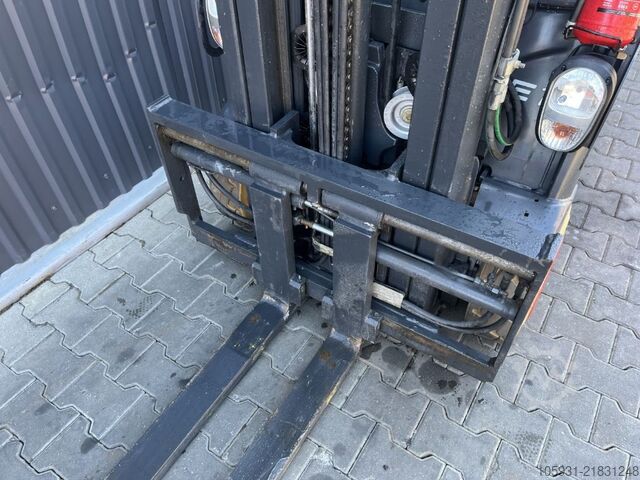Stivuitor electric cu 3 roți Linde E16-02