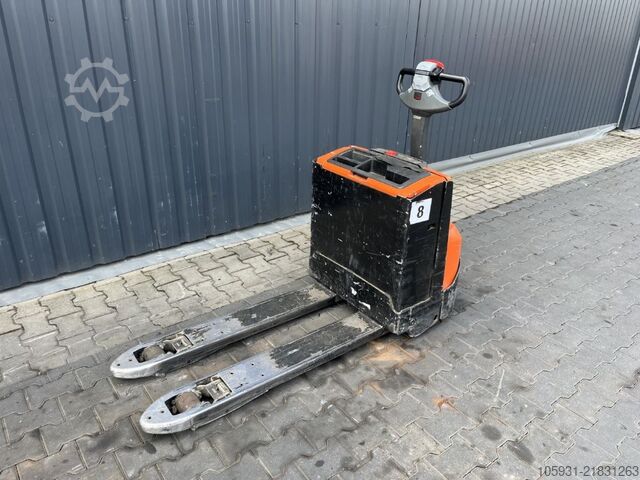 Carretilla elevadora baja BT LWE200