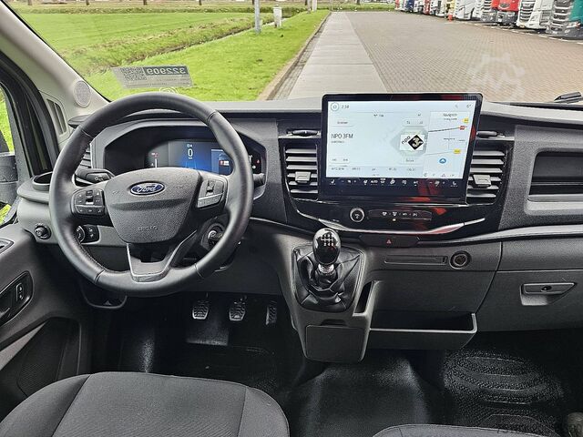 Kombi s vysokou střechou FORD TRANSIT 2.0 L3H3 RWD Navi!