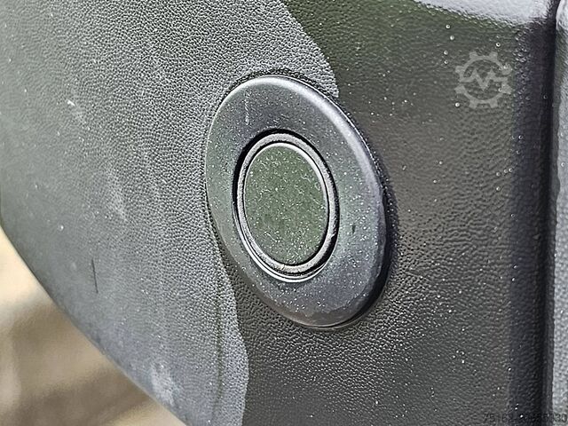 Kombi s vysokou střechou FORD TRANSIT 2.0 L3H3 RWD Navi!