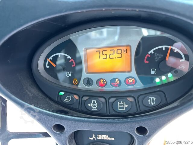 Chargeuse compacte sur chenilles Bobcat t770 with 2013 Bobcat 108 Grader Attachment