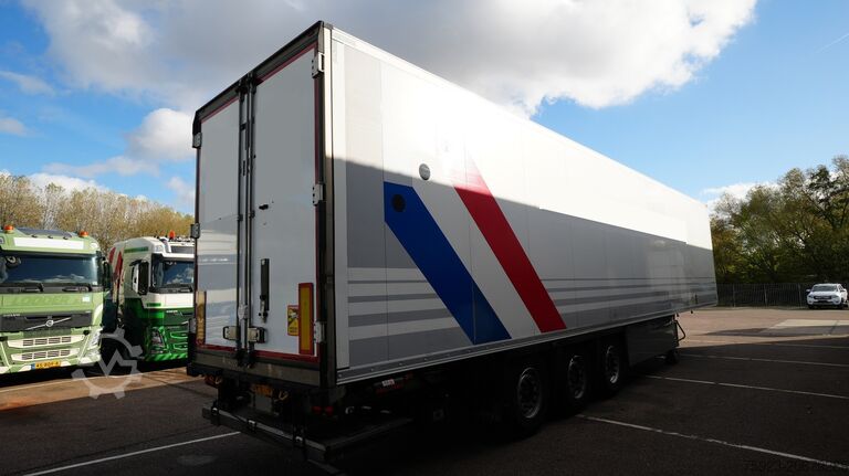 Gekoeld/bevroren transport Schmitz Cargobull 3 AXLE FRIGO TRAILER WITH THERMO KING SLX I BI-...