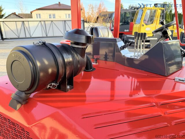 Wózek widłowy czterokierunkowy Combilift C3000CB GAS TRIPLEX 4900 FREE-LIFT