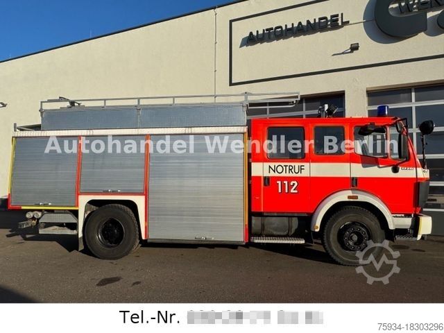 Vacuümtankwagen MERCEDES-BENZ 1726 LF24 4x2 Tank 3000l 8-Gang Split Dachwerfer