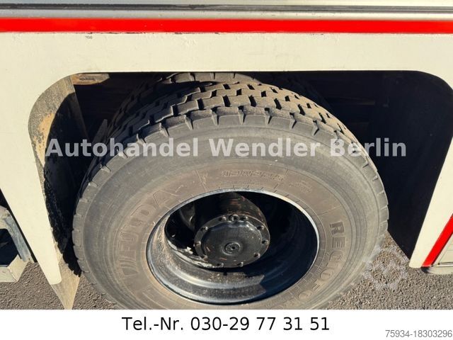 Vacuümtankwagen MERCEDES-BENZ 1726 LF24 4x2 Tank 3000l 8-Gang Split Dachwerfer