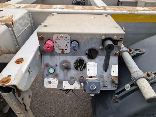 Semi-remorque pour matériaux longs Lecitrailer PORTE CONTENEURS MULTI POSITIONS
