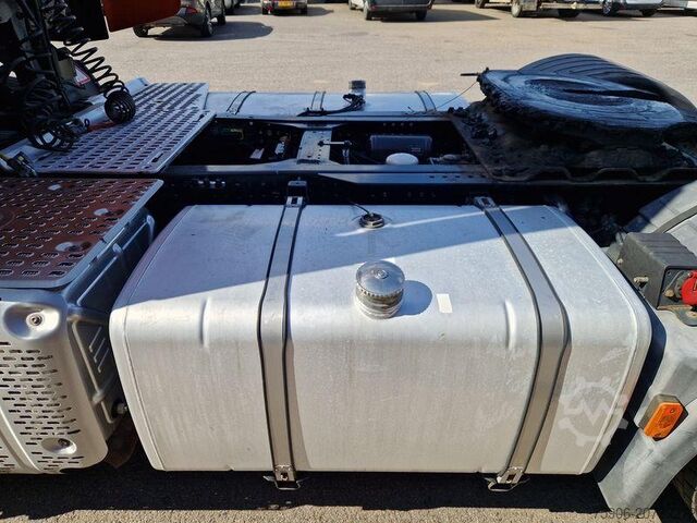 Standard tractor unit Iveco Stralis