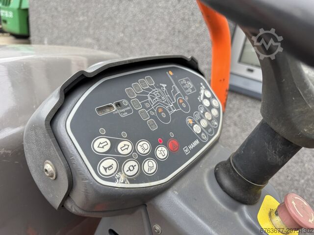 Hamm HD 10 VV tandem roller / road roller / double drum roller 2017 Kubota Diesel HAMM HD 10 VV Trilwals / Road Roller / Tandemwalze 2017 Kubota Diesel