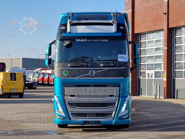 Car transporter Volvo FH 500 Globetrotter XL Cartransporter Blyss Mod...