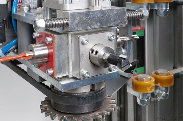 Bearbetningscenter med genomloppsmatning Robland BM 3000