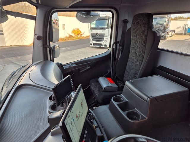 Speciální nákladní automobil MERCEDES-BENZ Atego 1324 L Glaswand Heckkran PK10002 SH Funk