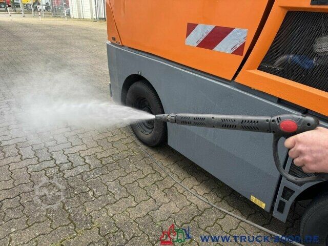 Kehrmaschine Dulevo DULEVO 2000 3 Besen- 4x4Allrad- 4 Radlenkung