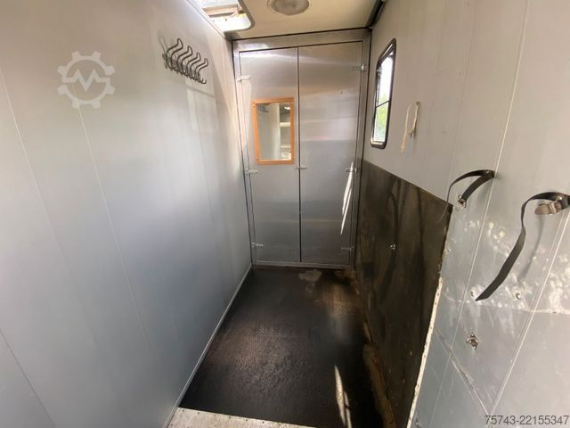 Hayvan taşıyıcı MERCEDES-BENZ Atego 8180 3-4  Pferde  Wohnung