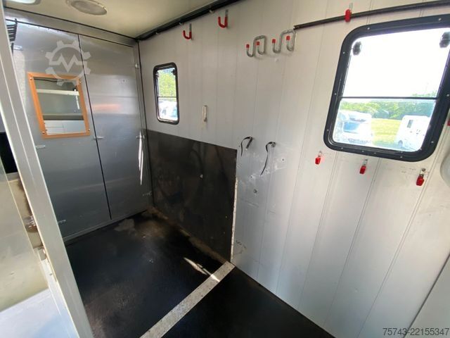 Hayvan taşıyıcı MERCEDES-BENZ Atego 8180 3-4  Pferde  Wohnung