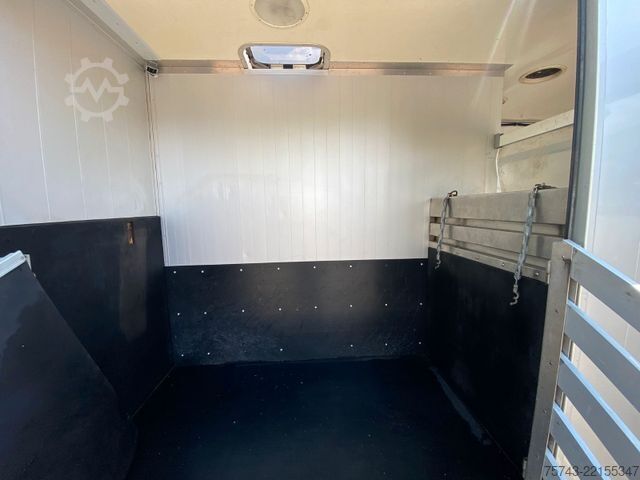 Hayvan taşıyıcı MERCEDES-BENZ Atego 8180 3-4  Pferde  Wohnung