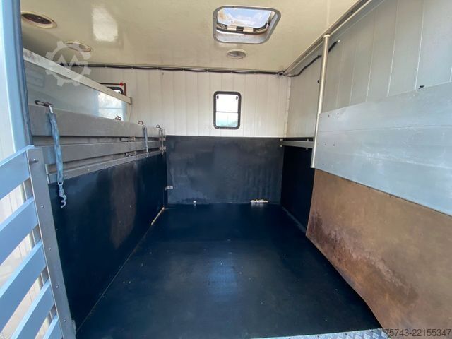 Hayvan taşıyıcı MERCEDES-BENZ Atego 8180 3-4  Pferde  Wohnung