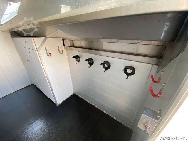Hayvan taşıyıcı MERCEDES-BENZ Atego 8180 3-4  Pferde  Wohnung