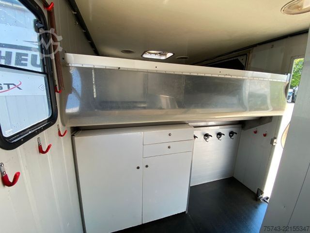 Hayvan taşıyıcı MERCEDES-BENZ Atego 8180 3-4  Pferde  Wohnung