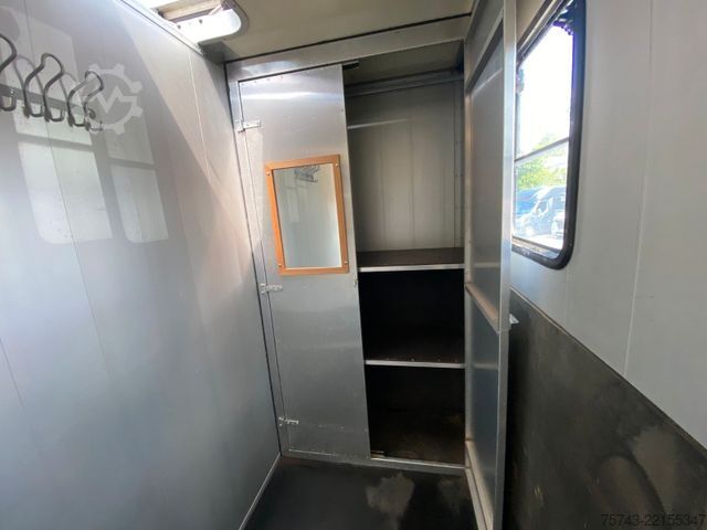 Hayvan taşıyıcı MERCEDES-BENZ Atego 8180 3-4  Pferde  Wohnung