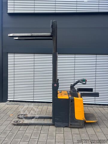 Paletové zakladače Jungheinrich ERD 220 --> Batterie aus 2019!