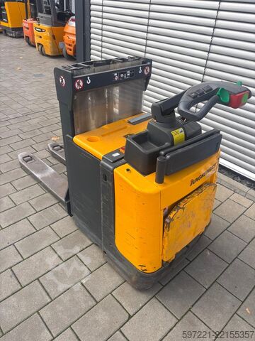 Paletové zakladače Jungheinrich ERD 220 --> Batterie aus 2019!
