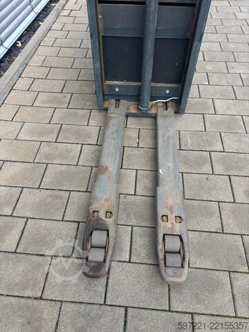 Paletové zakladače Jungheinrich ERD 220 --> Batterie aus 2019!