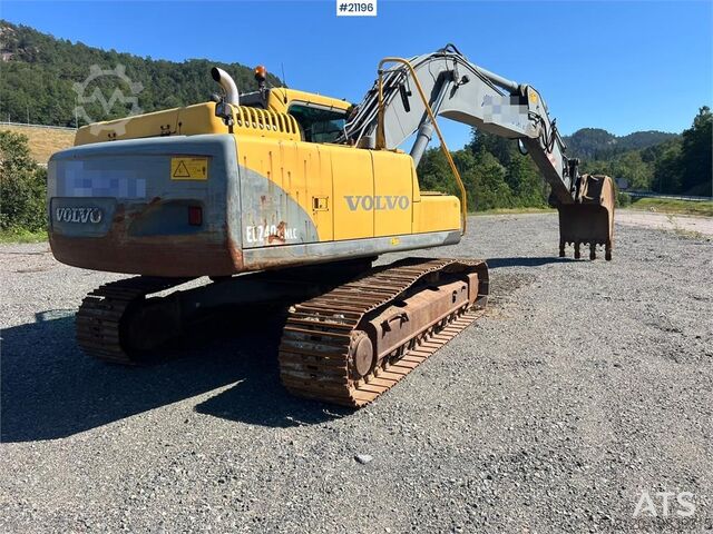 Rupsgraafmachine Volvo EC240 nlc Excavator w/ bucket WATCH VIDEO