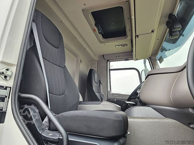 Huifzeil DAF CF 260 19T TAILLIFT AIRCO