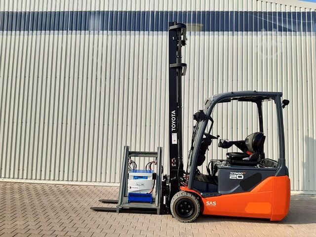 Chariot élévateur électrique 3 roues Toyota 8FBE20T