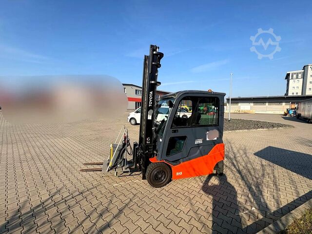 Chariot élévateur électrique 4 roues Toyota 8FBMT25