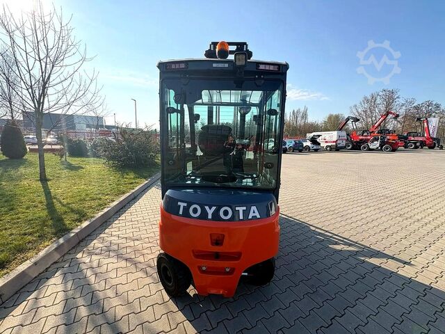 Chariot élévateur électrique 4 roues Toyota 8FBMT25