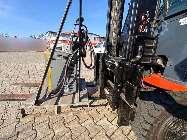 Chariot élévateur électrique 4 roues Toyota 8FBMT25